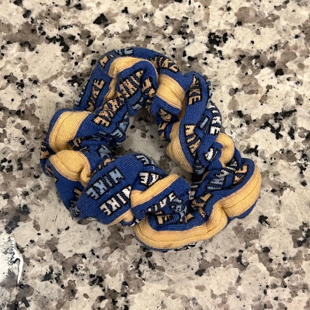 Nike retro scrunchie